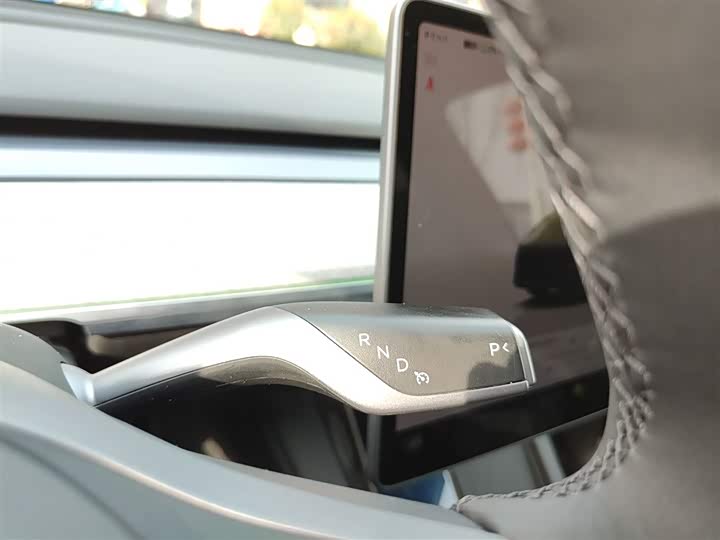 Фото 14 - Tesla Model Y