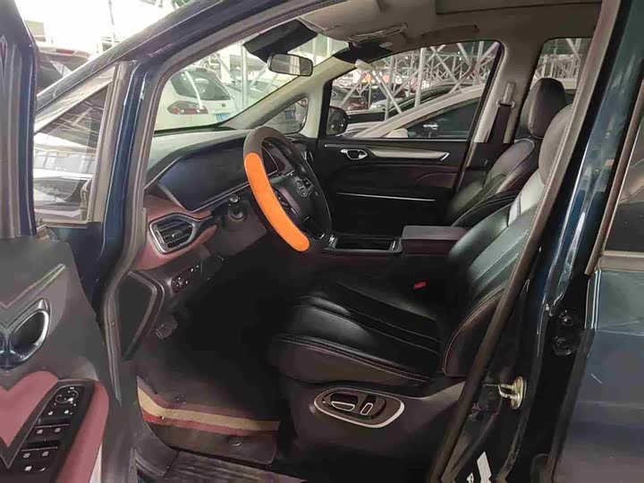 Фото 2 - GAC Trumpchi M6