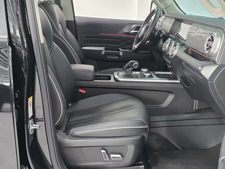 Фото 11 - Tank 300