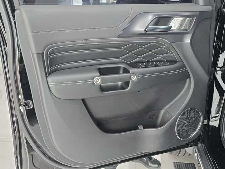 Фото 6 - Tank 300