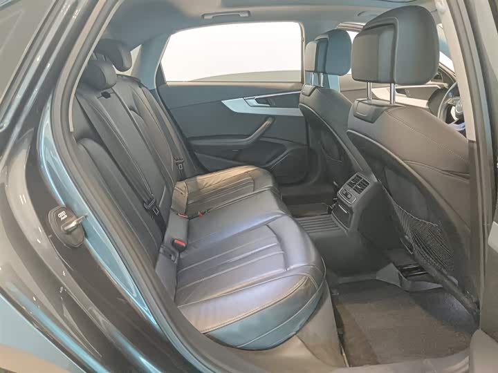 Фото 7 - Audi A4L