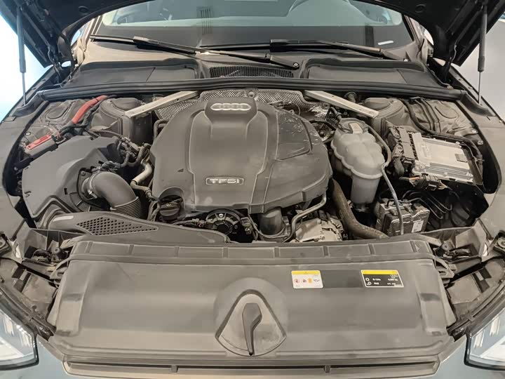 Фото 8 - Audi A4L