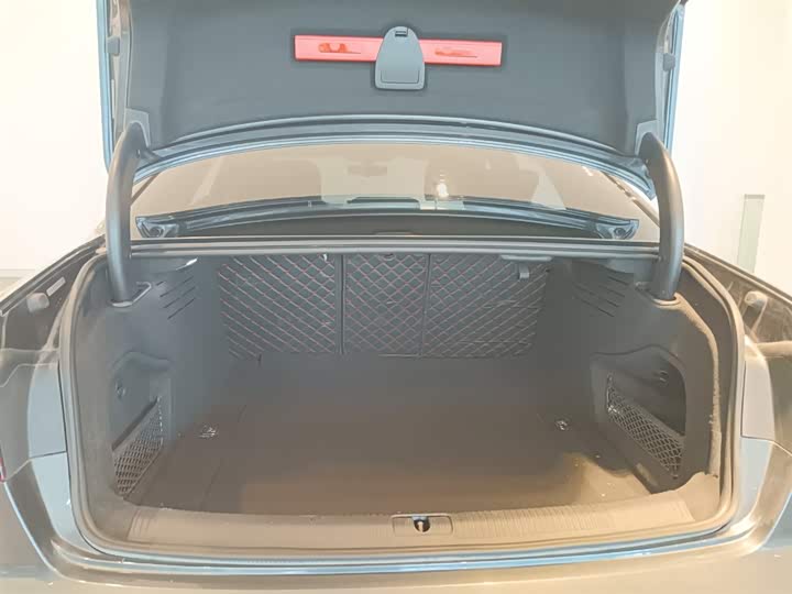 Фото 9 - Audi A4L