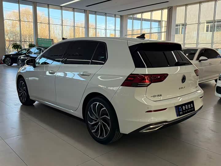 Фото 5 - Volkswagen Golf