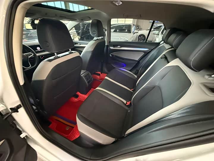 Фото 8 - Volkswagen Golf