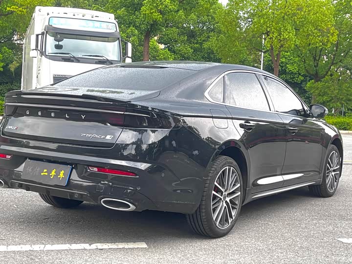 Фото 6 - Geely Preface