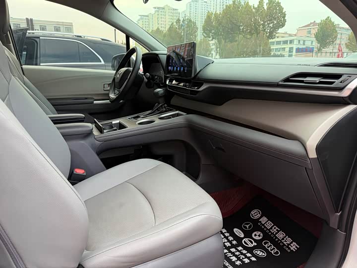 Фото 15 - Toyota Sienna