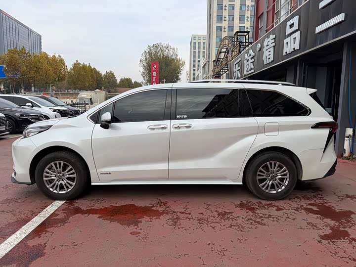 Фото 3 - Toyota Sienna