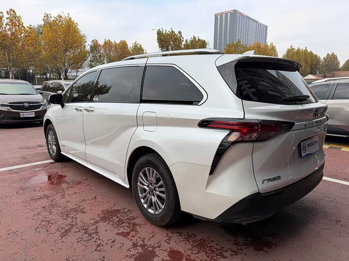 Фото 4 - Toyota Sienna