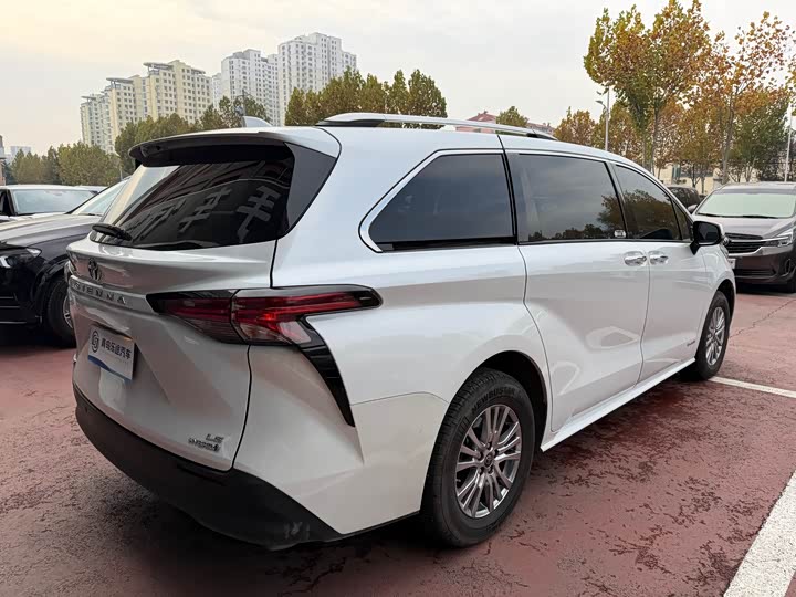 Фото 6 - Toyota Sienna