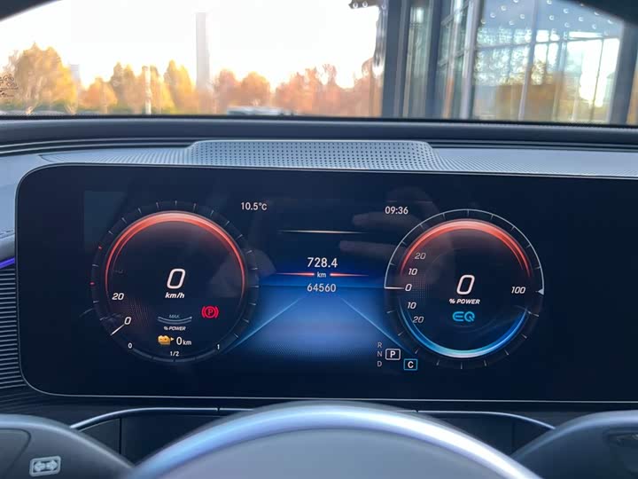 Фото 13 - Mercedes-Benz EQC