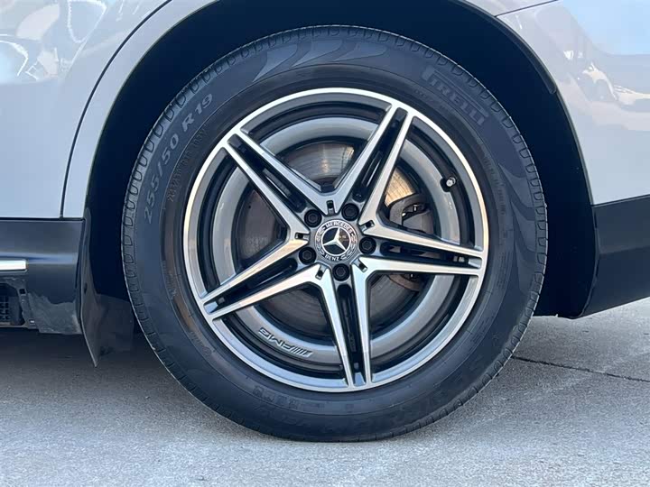 Фото 19 - Mercedes-Benz EQC