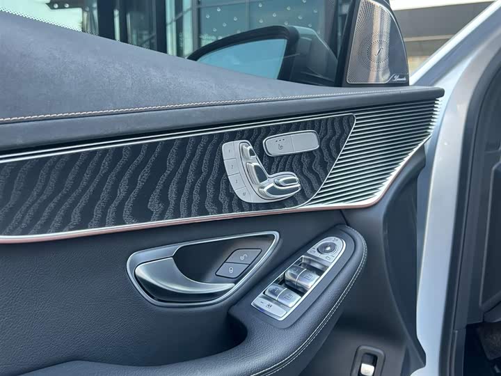 Фото 6 - Mercedes-Benz EQC