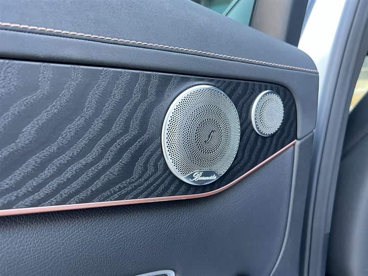 Фото 7 - Mercedes-Benz EQC