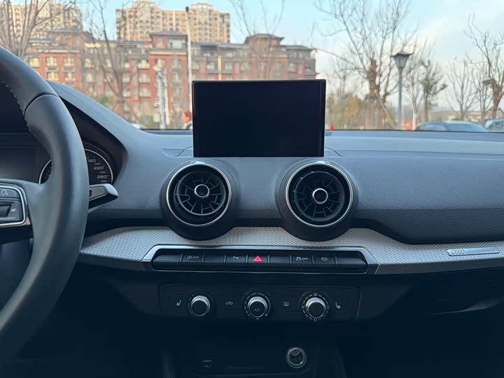 Фото 11 - Audi Q2L