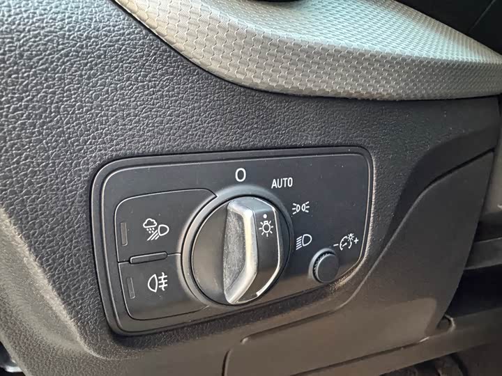 Фото 14 - Audi Q2L