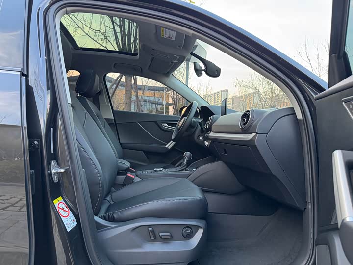 Фото 16 - Audi Q2L