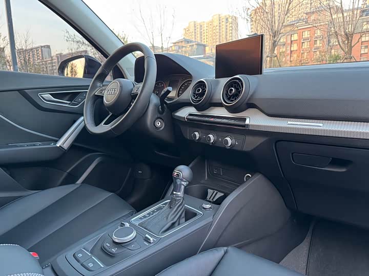 Фото 17 - Audi Q2L