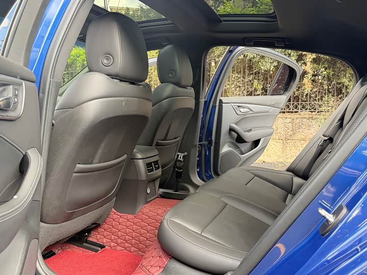 Фото 10 - Cadillac CT5