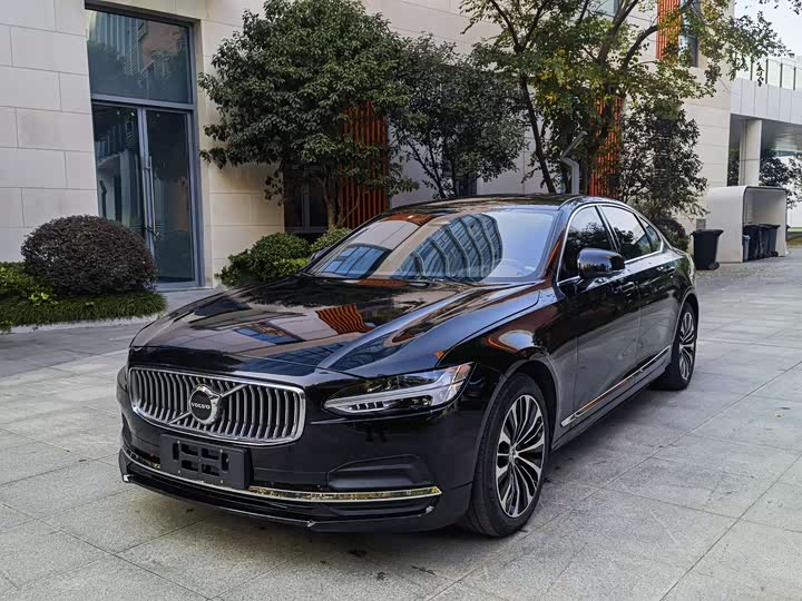 Фото 1 - Volvo S90