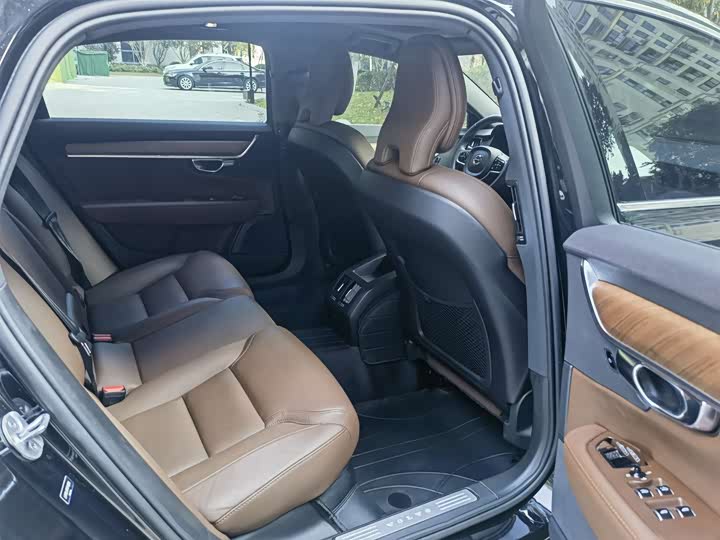 Фото 10 - Volvo S90