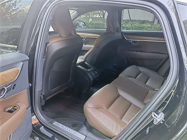 Фото 11 - Volvo S90