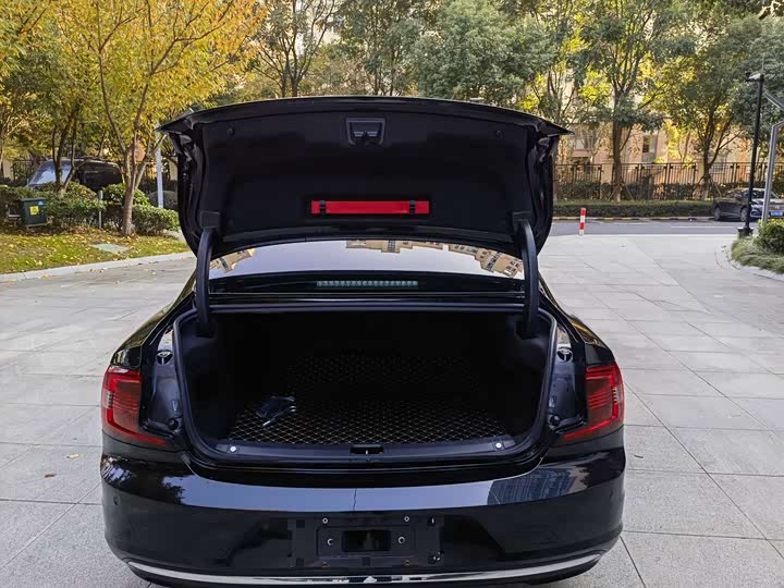 Фото 12 - Volvo S90