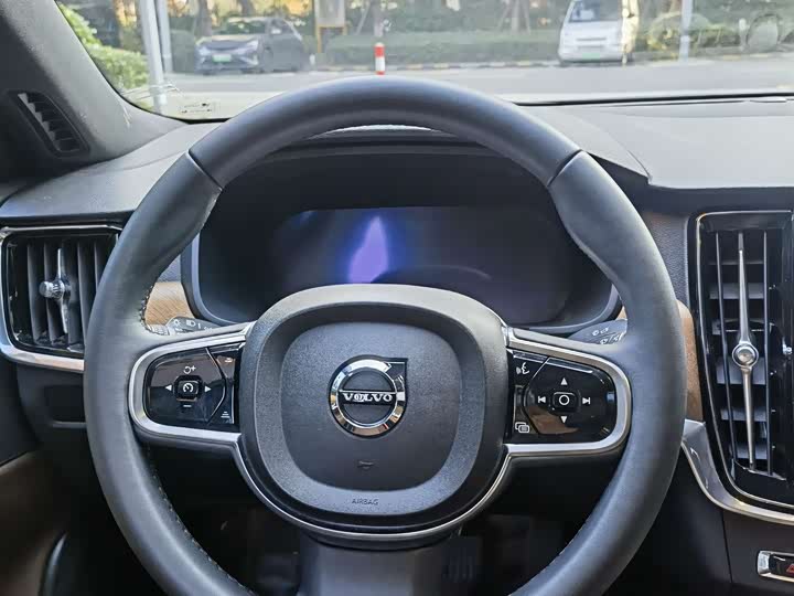 Фото 14 - Volvo S90