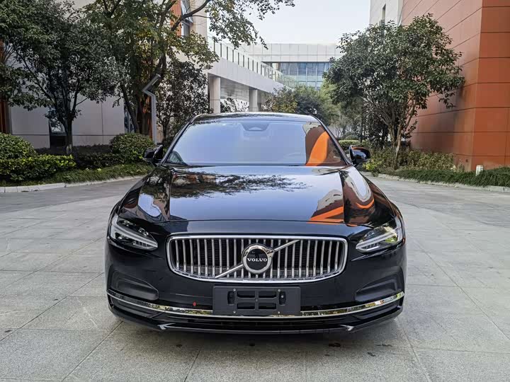 Фото 2 - Volvo S90