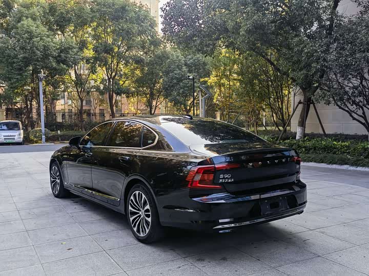Фото 6 - Volvo S90