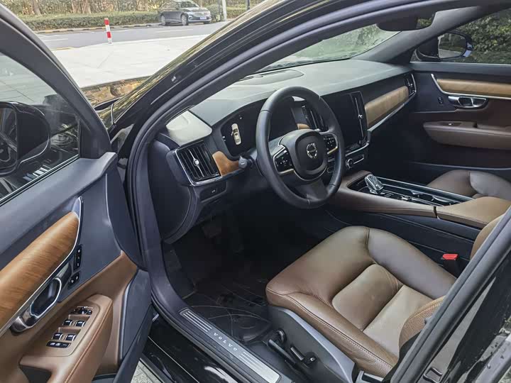 Фото 8 - Volvo S90