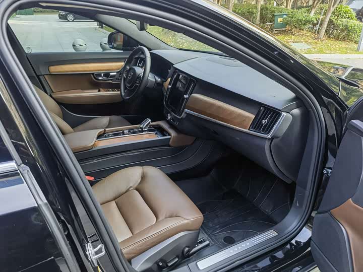 Фото 9 - Volvo S90
