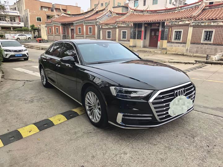 Фото 2 - Audi A8