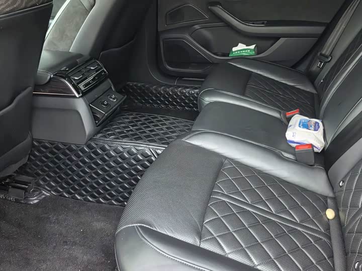 Фото 5 - Audi A8