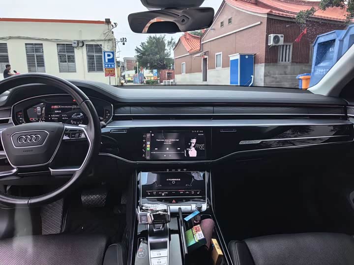 Фото 6 - Audi A8