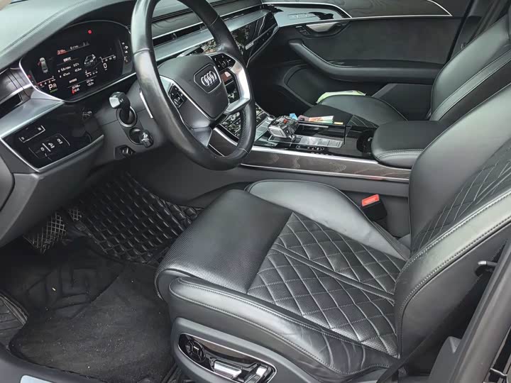 Фото 7 - Audi A8