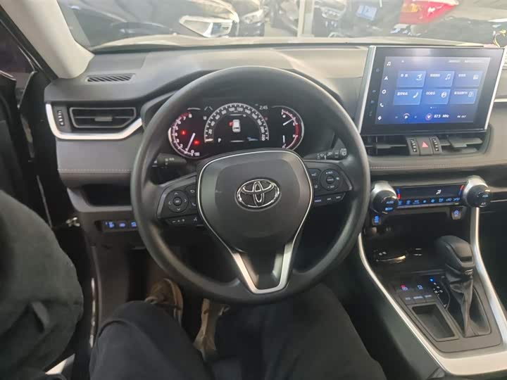 Фото 11 - Toyota RAV4