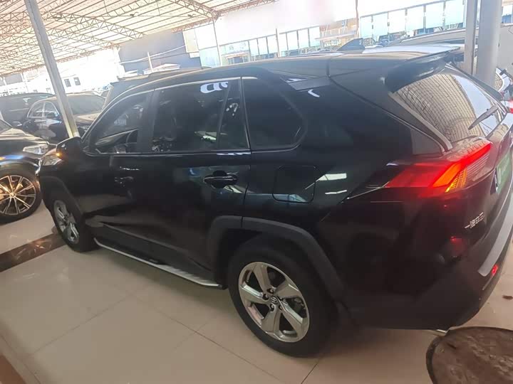 Фото 5 - Toyota RAV4
