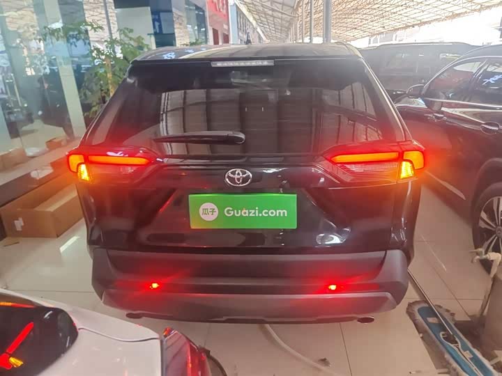 Фото 6 - Toyota RAV4