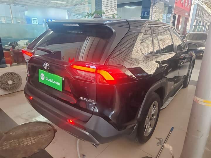 Фото 7 - Toyota RAV4