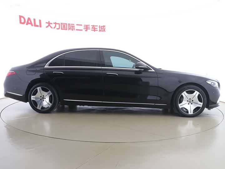 Фото 13 - Mercedes-Benz S-Class