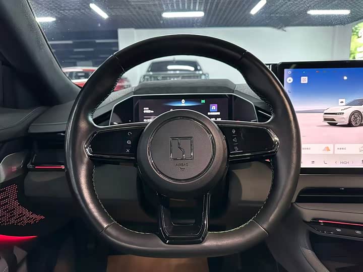 Фото 10 - Zeekr 001