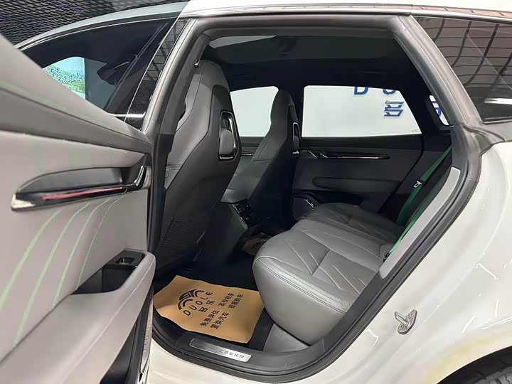 Фото 6 - Zeekr 001