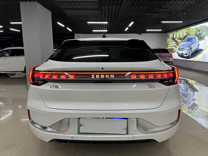 Фото 7 - Zeekr 001