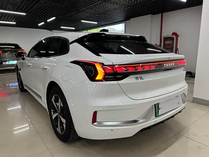 Фото 8 - Zeekr 001