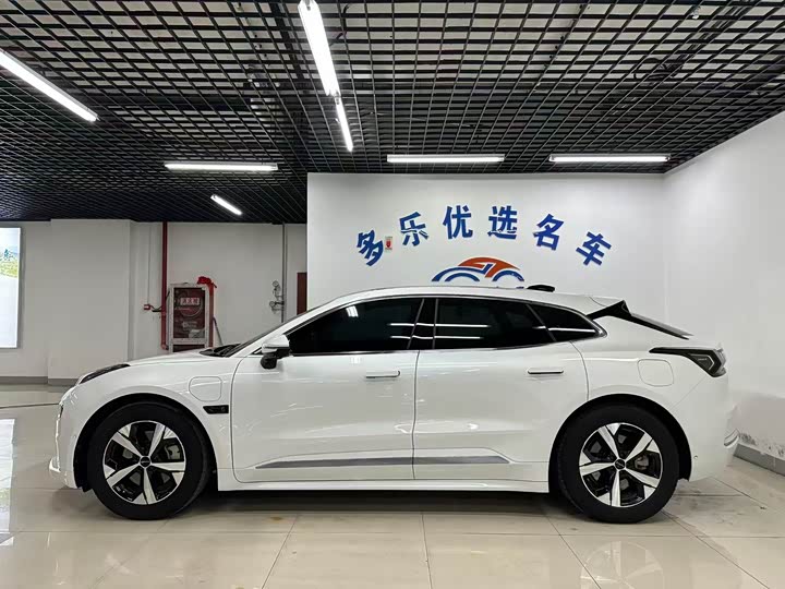 Фото 9 - Zeekr 001