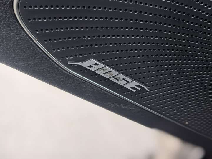 Фото 12 - Hongqi H5