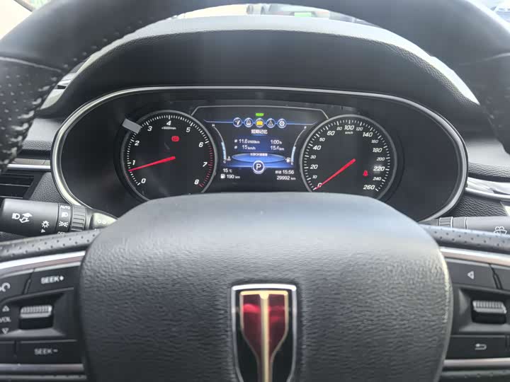 Фото 16 - Hongqi H5