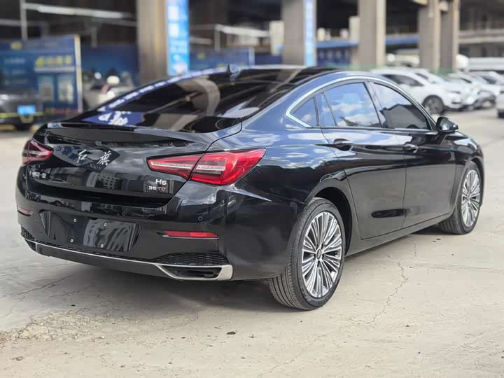 Фото 17 - Hongqi H5