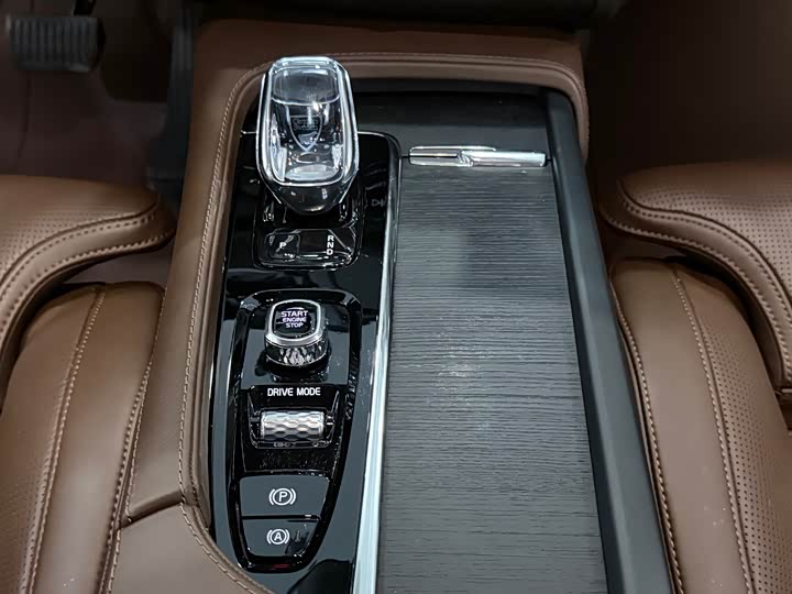 Фото 9 - Volvo XC90 Hybrid